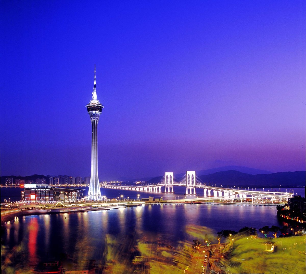 TORRE DE MACAO + CENA EN RESTAURANTE GIRATORIO
